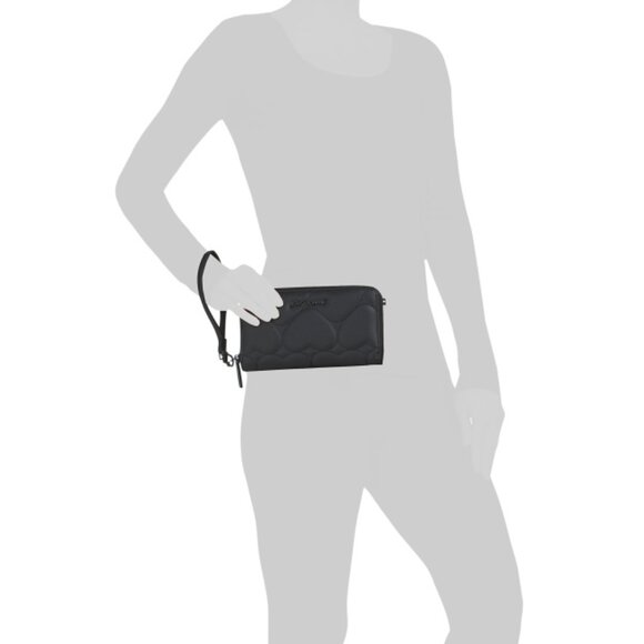 BETSEY JOHNSON WISTERIA Boxed Quilted Heart Zip Around Wallet With Wristlet - Picture 2 of 2